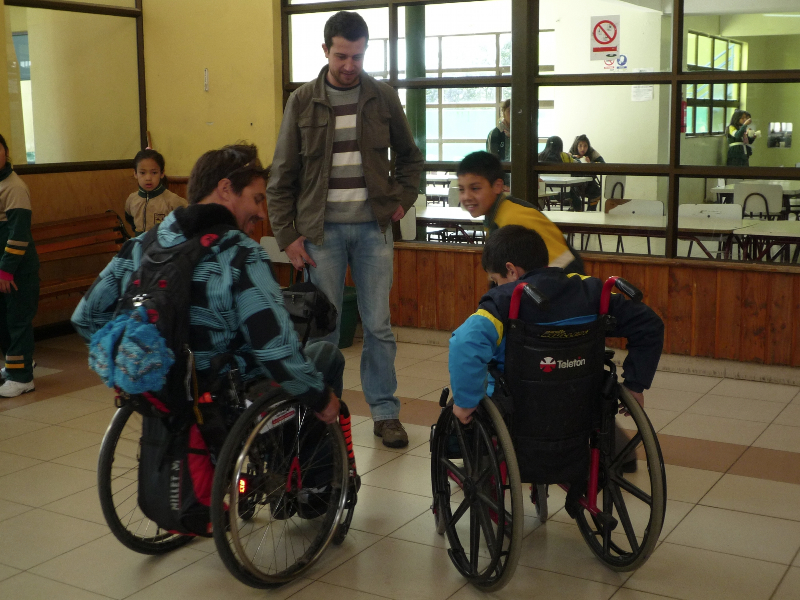 Elève en fauteuil roulant au Chili