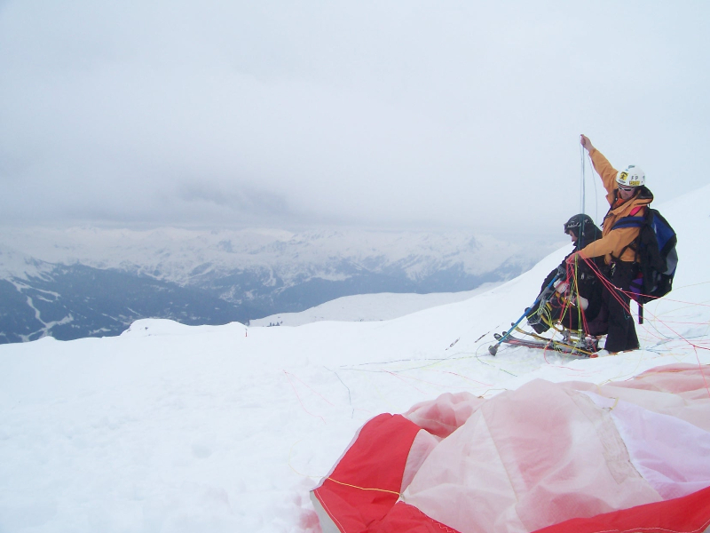 Bastos et Patrick en parapente biplace handiski