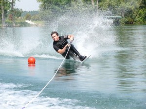 ski-nautique-slalom-assis