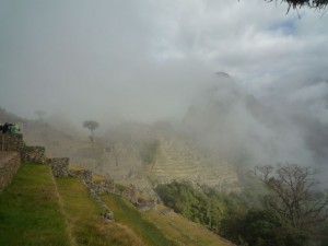 machu-picchu-brume