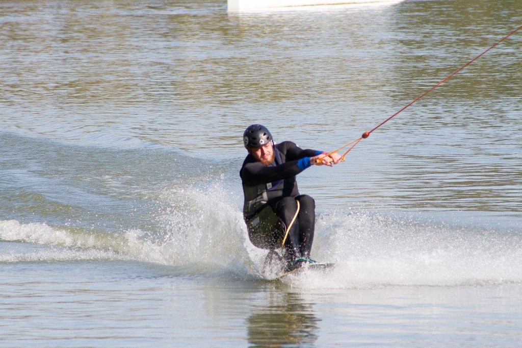 bastien-wakeboard-handisport-assis